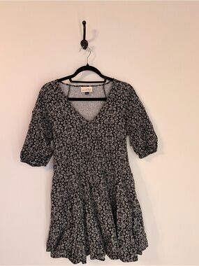 Universal Thread Black and White Floral V‑Neck Mini Dress